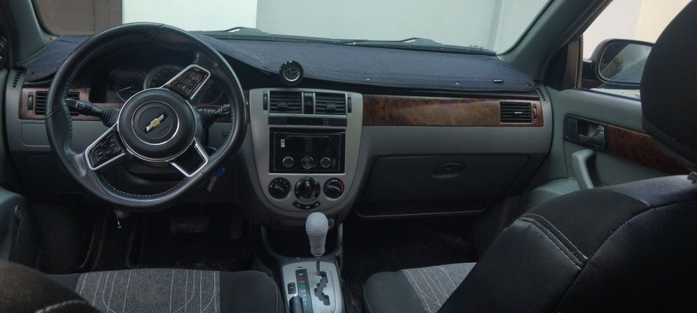 Lacetti srochni sotiladi