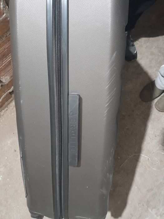 Голям  пътнически  куфар  aerolite с колелца