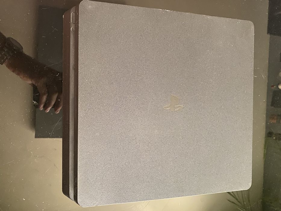 Ps 4 slim+два джойстика+ игри
