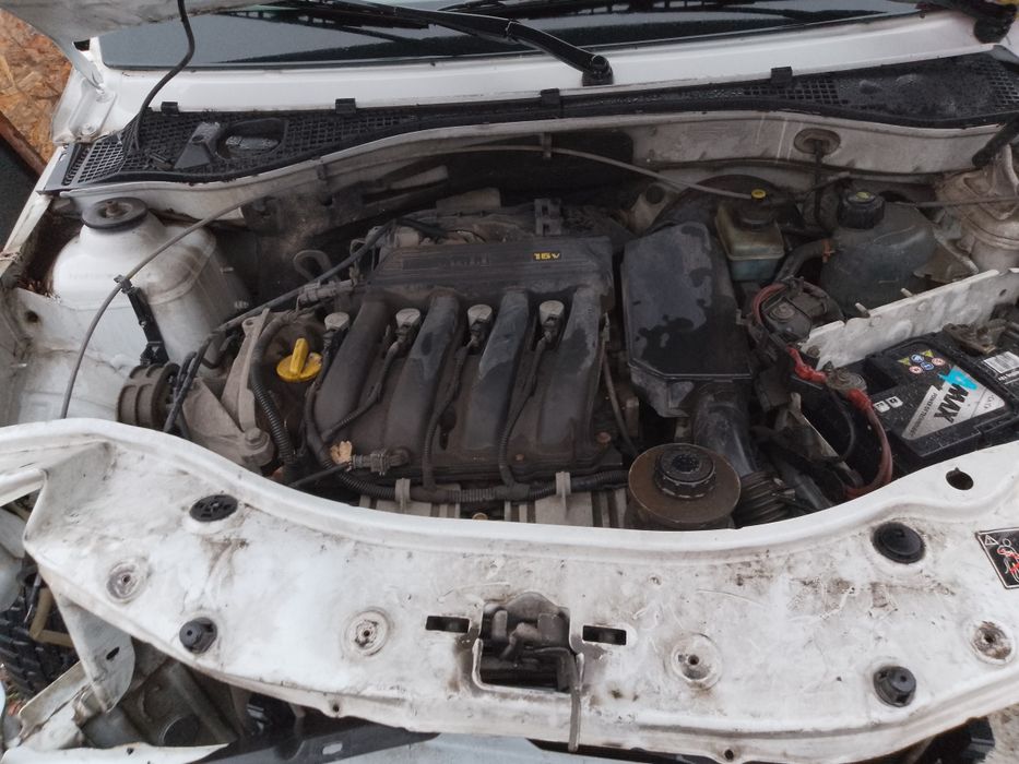 Продавам Дачия Дъстър 1.6i 4x4 2011г