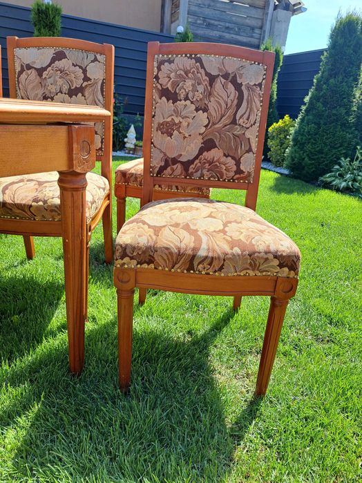 Masa living sau sufragerie