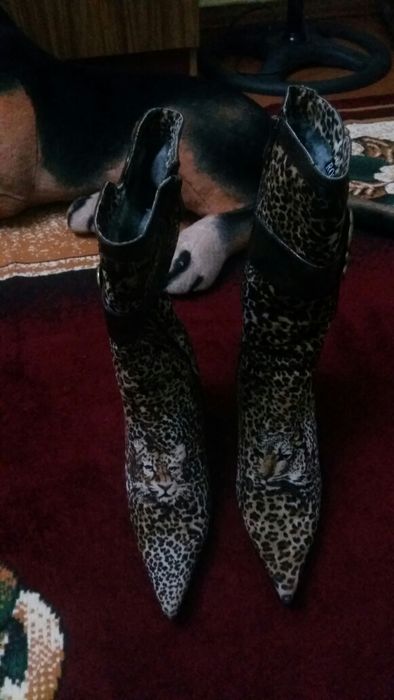 Продаю красивые сапожки.