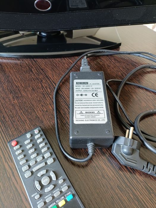 Телевизор Akura в рабочем состоянии.