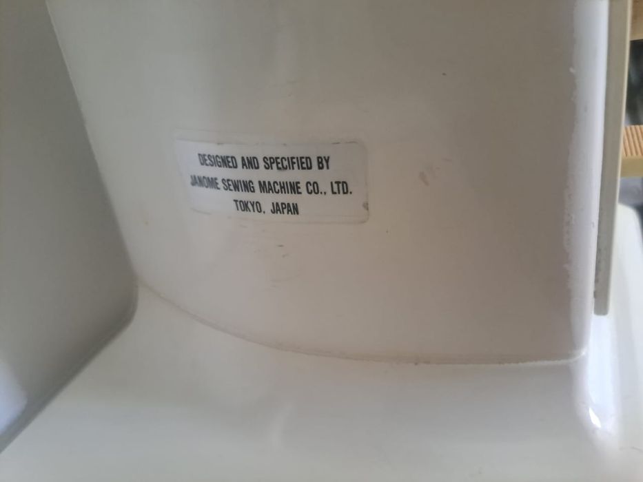 продаеться швейный машина