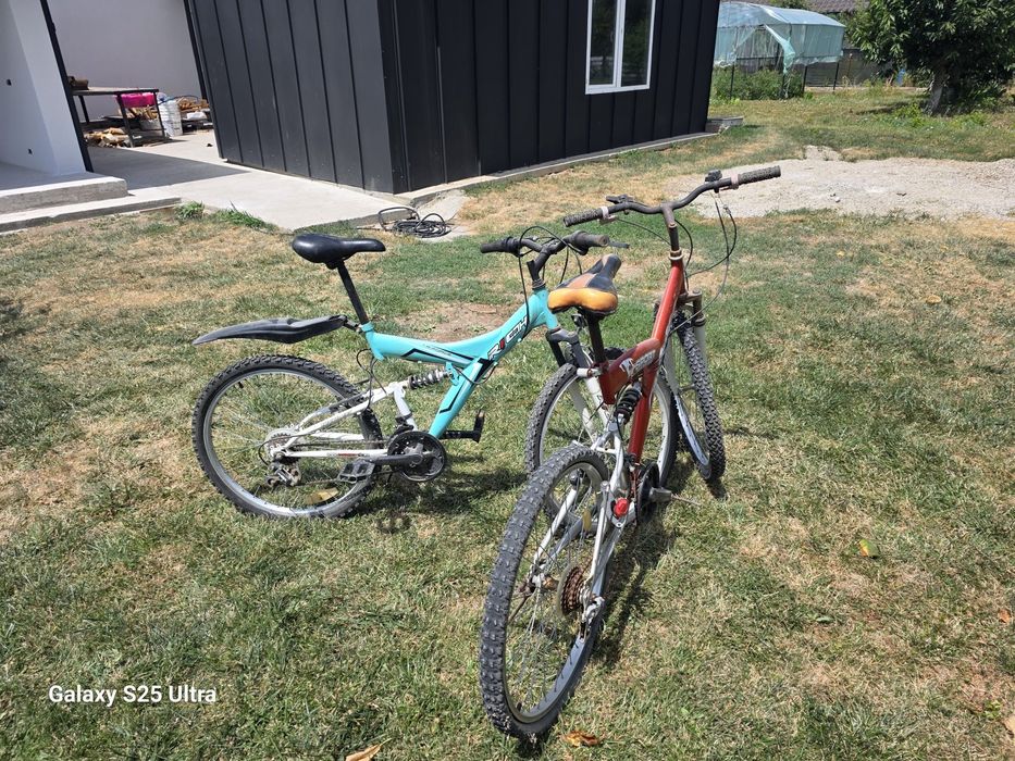 Vând  2 biciclete.