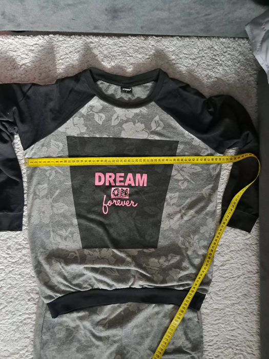 Дамски дрехи- блузи и панталони