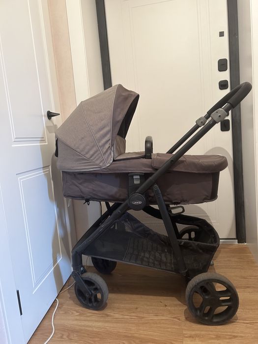 Продам коляску Graco