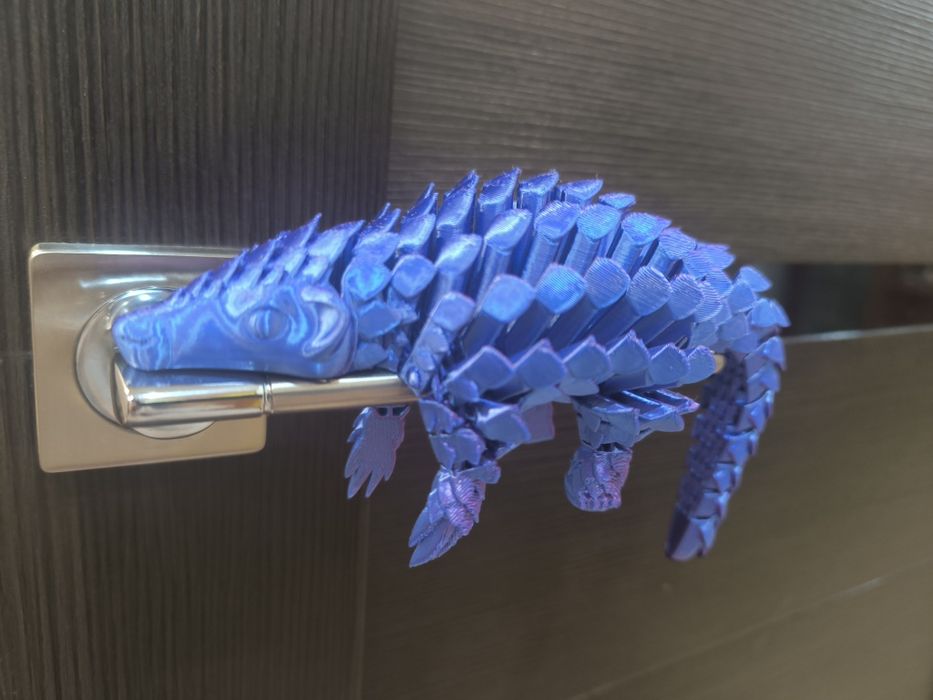 Продается гибкая игрушка панголин.