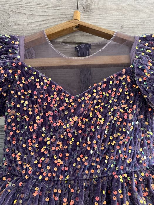 Продам платье нарядное,на днвочку !