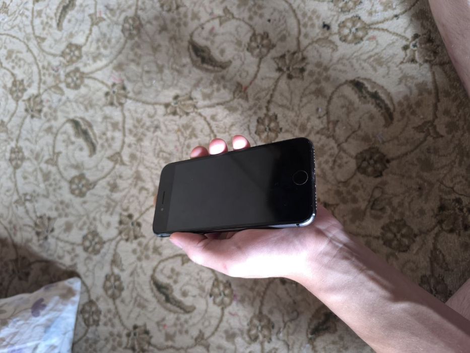 iPhone 8 64 gb qora