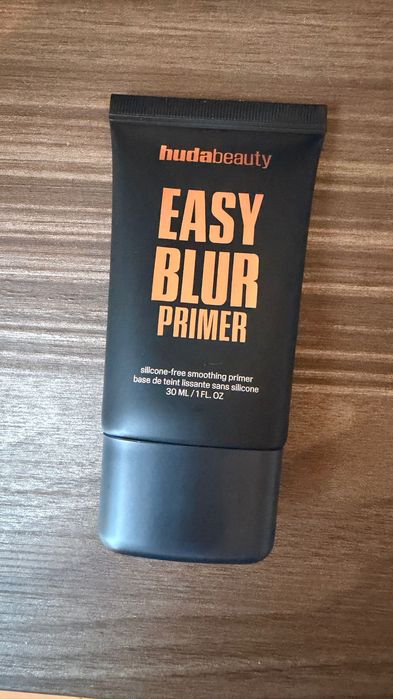 Huda Beauty Easy Blur Primer