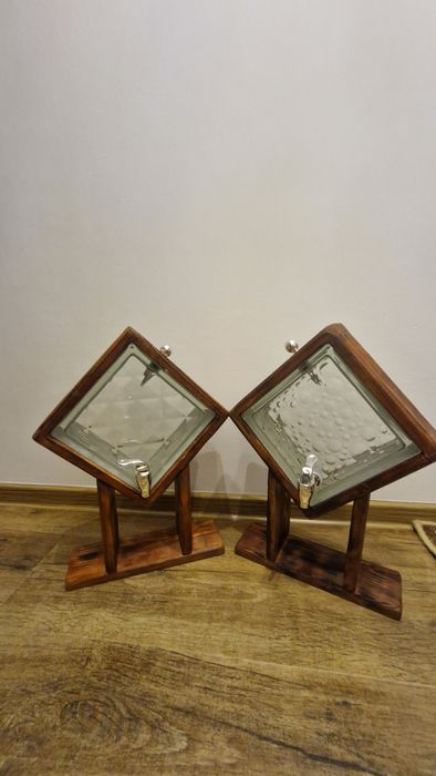 Vând recipiente băuturi alcoolice