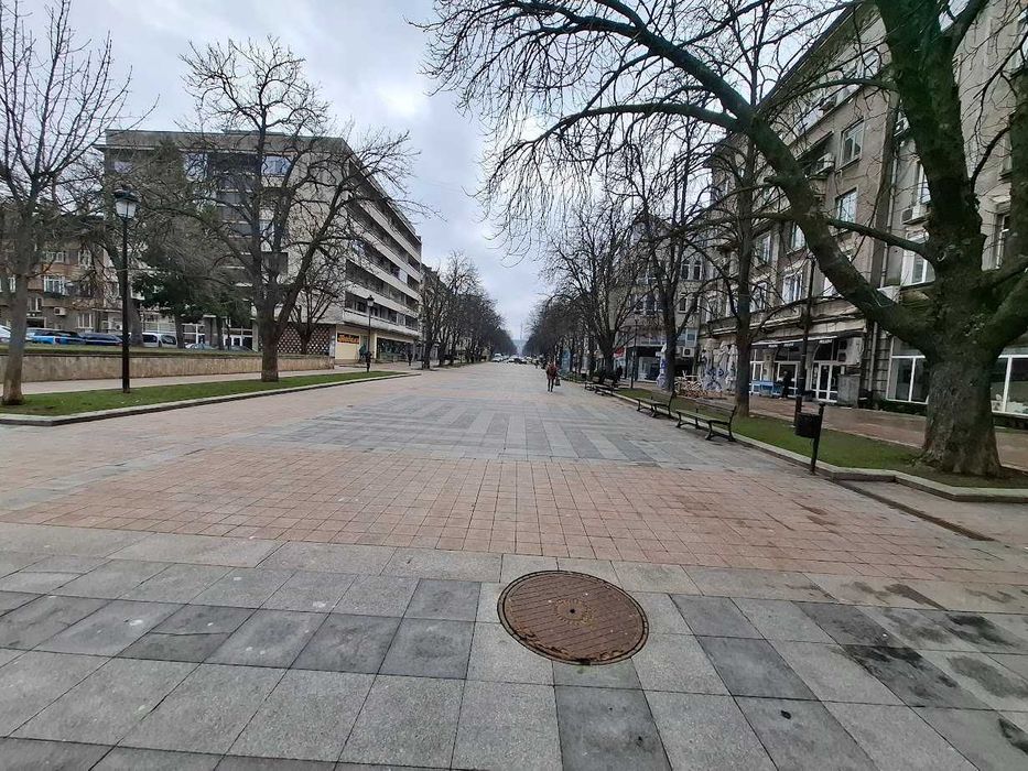 3ст гр.Русе,пл.Свобода,ет.2,550€/м