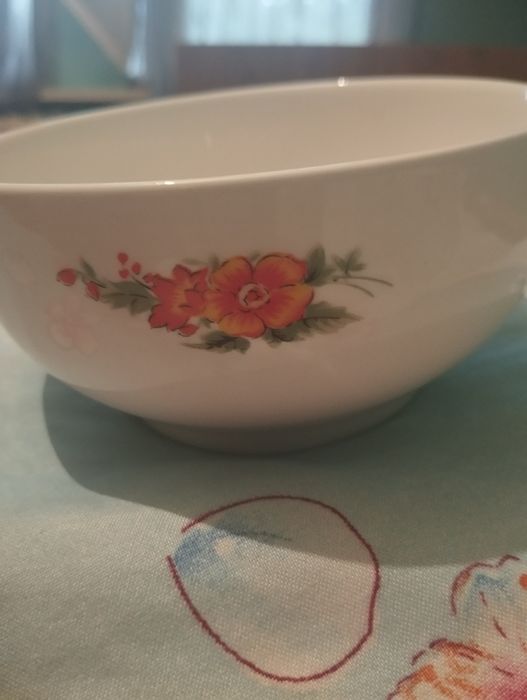 Продам чашки форфор.