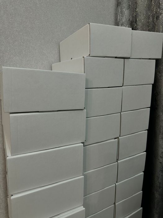 Продам коробки белого цвета