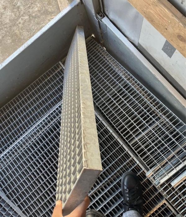 Trepte zincate galvanizate