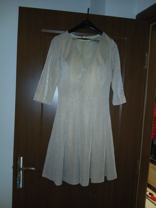 Официални роклии