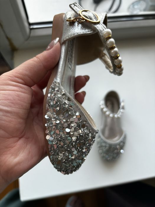 Продам детские туфельки