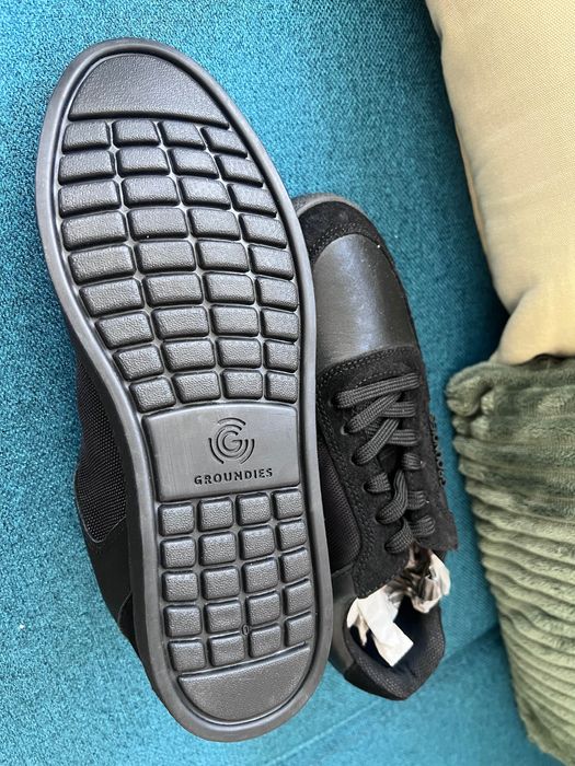 НОВИ КЕЦОВЕ GROUNDIES regular fit /40/черни