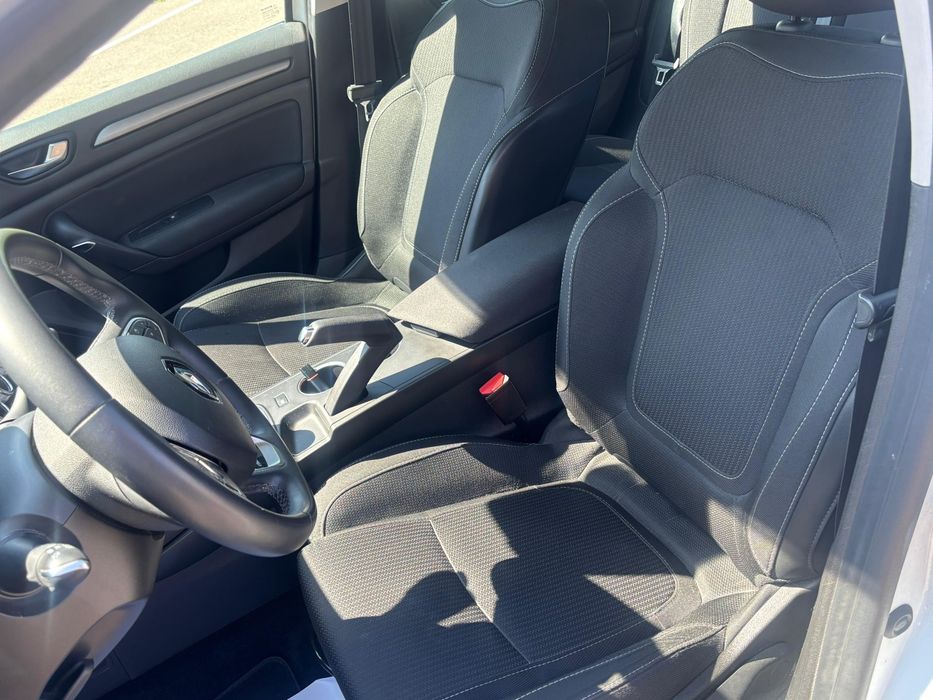 Vand Renault Megane IV facelift 1.333 benzina model 2021