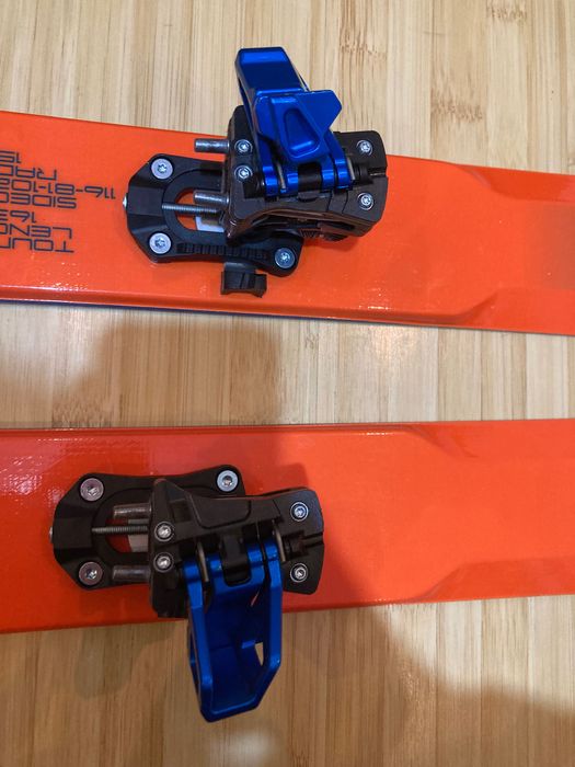 Set schiuri de tura, clapari, legaturi si piei de foca Dynafit