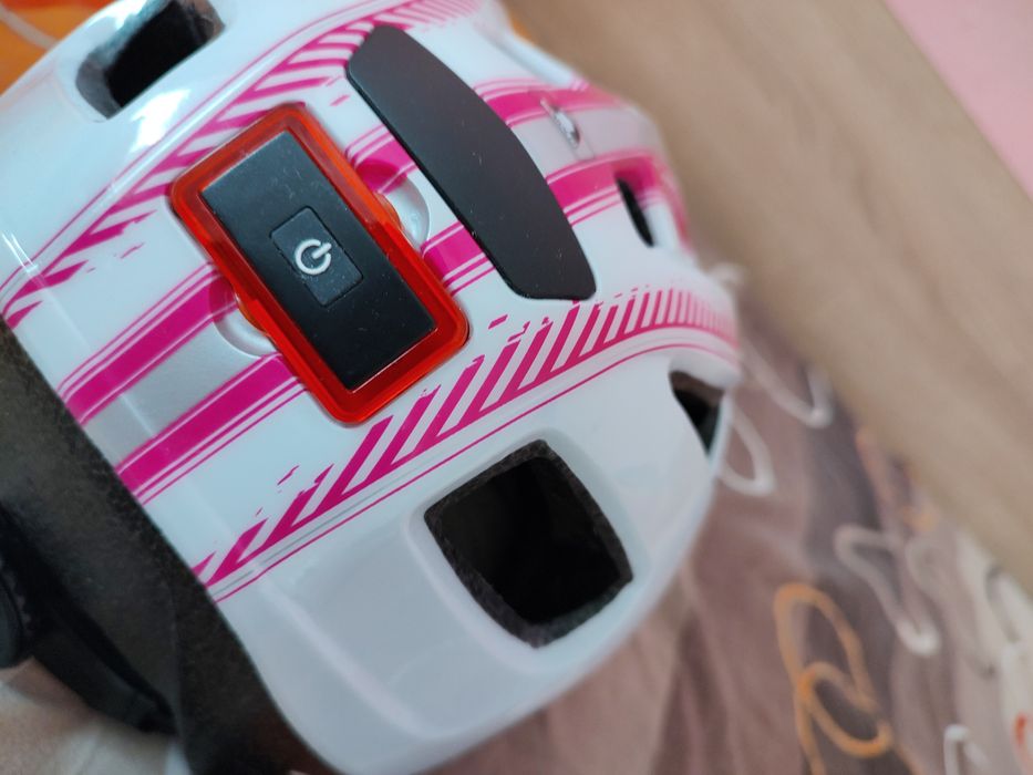 Чисто нова предпазна каска