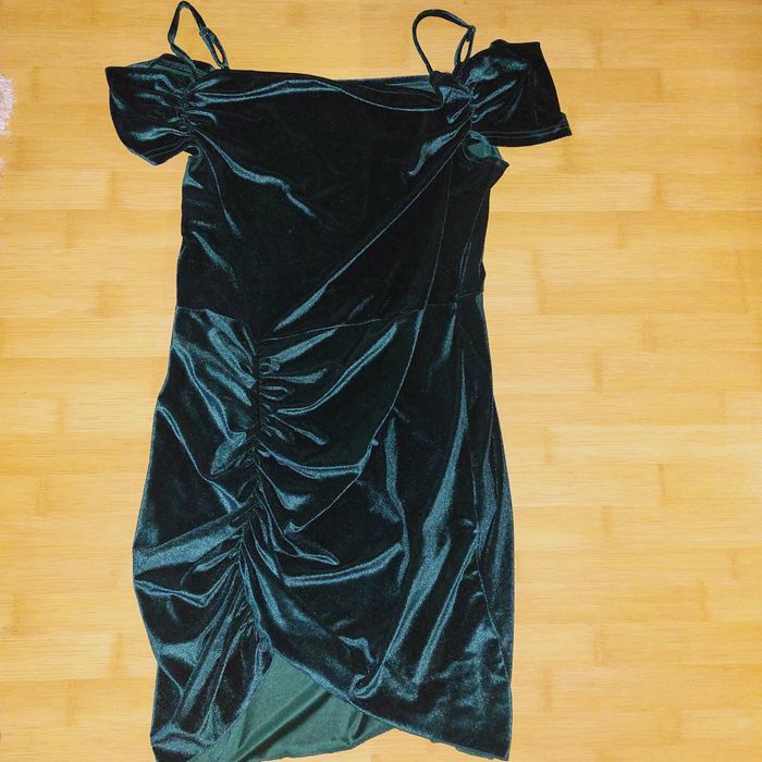 Rochie noua de catifea verde