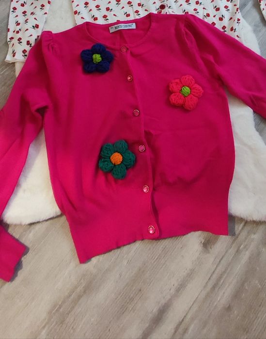 Блузки и жилетки в различни цветове