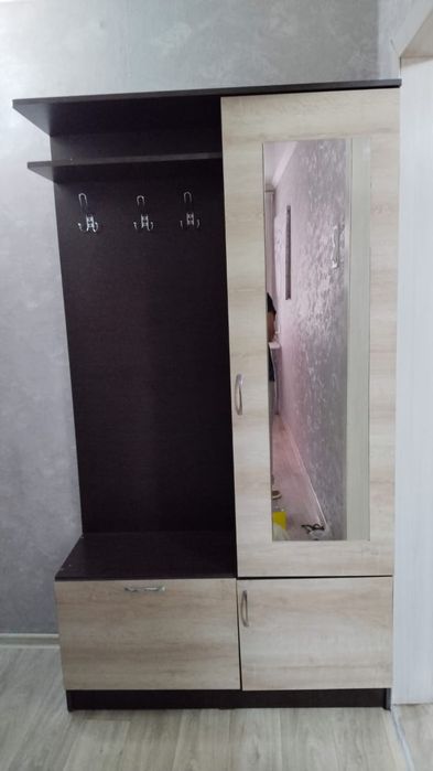 Продается шкаф в прихожую