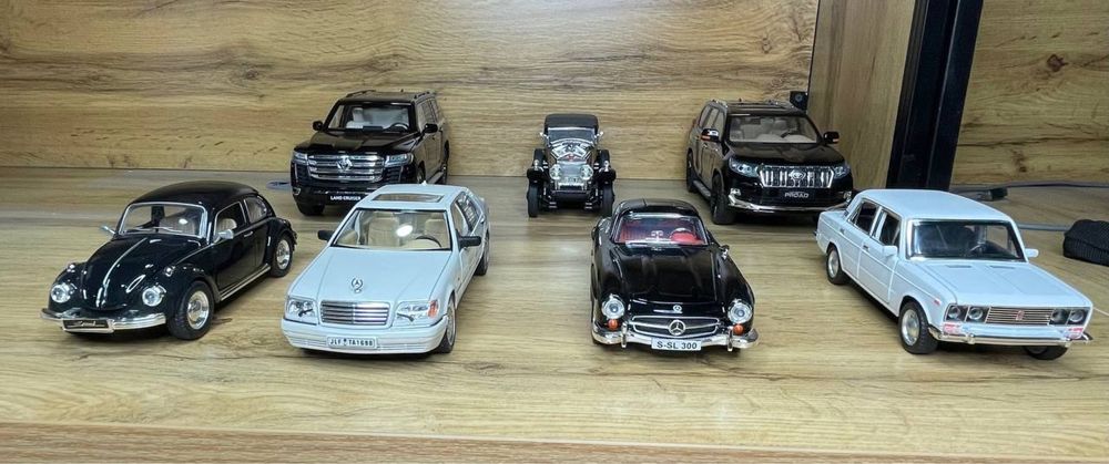 Retro moshinala sotuvda