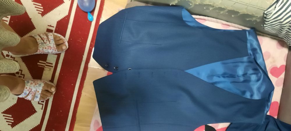 Vand costum barbatesc 3 piese nou cu eticheta