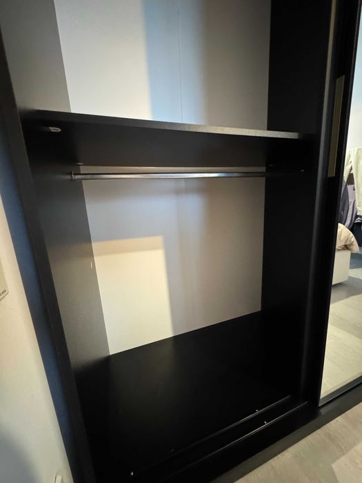 Dulap MDF Hartford 402 negru și auriu în stare foarte bună