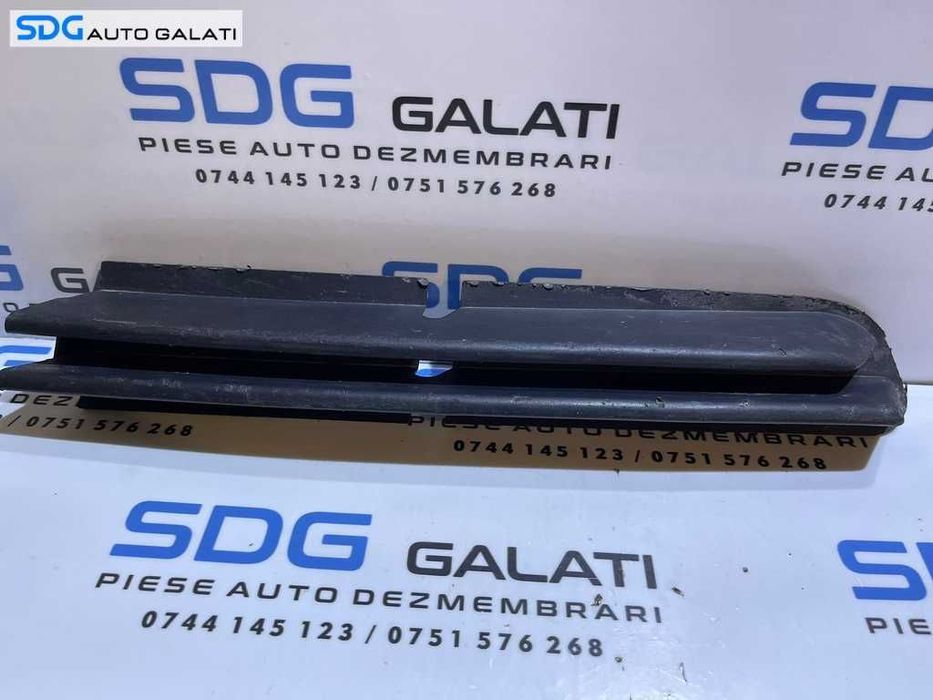 Grila Ornament Bandou Dreapta Spoiler Bara Fata BMW Seria 3 E46 1997 - 2001 Cod 8226612 51118226612 [V0231]