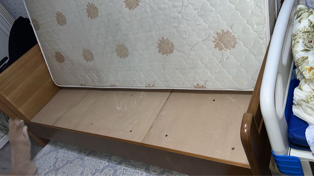 Продаю кровать вместе с матрасом