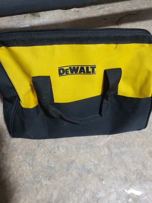 Продаеться шуруповерт новый два раза пользовалься де вальт оригинал,