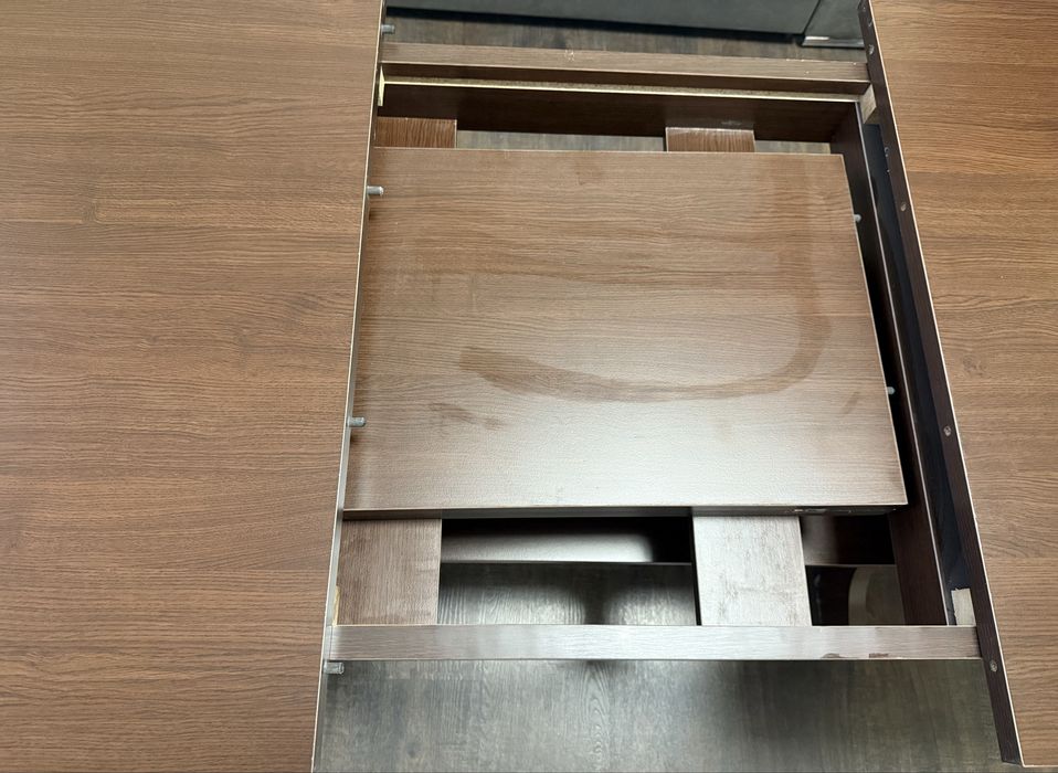 Продава се масивна разтегателна маса с регулируема височина!