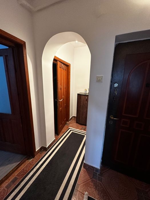 Închiriez apartament