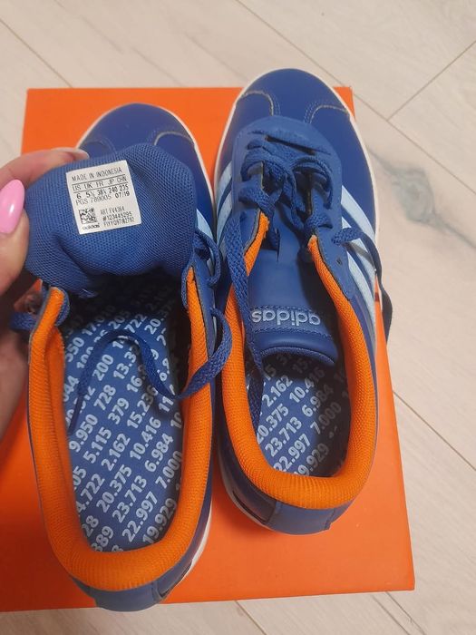 Чисто нови адидас