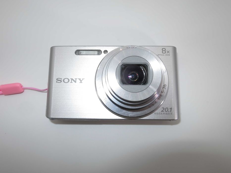 Sony CyberShot W830 компактен цифрова фотоапарат, дигитална камера сребърен цвят, пълен комплект, работи отлично, като НОВА