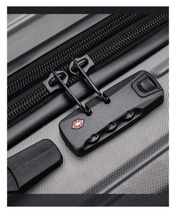 Продам чемодан размер L