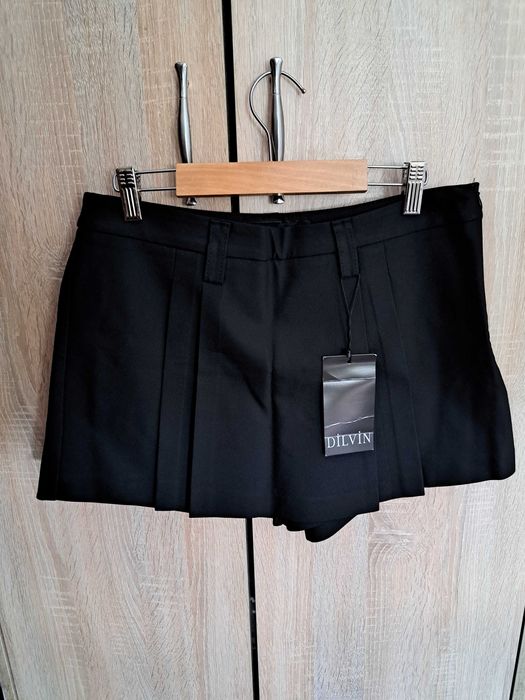 !Чисто нови! Пола-панталонки