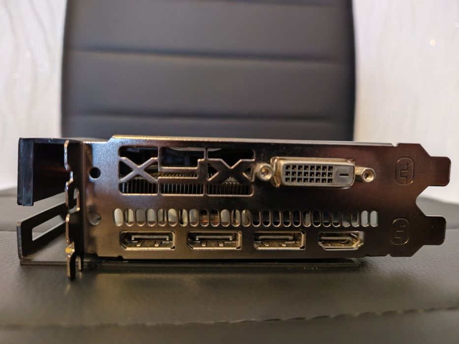 Placa video XFX RX580 8 GB pentru piese sau reparatie