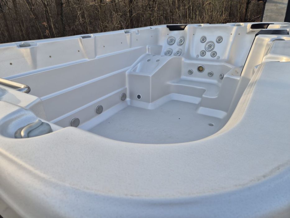 Piscine jacuzzi exterior swin spas
