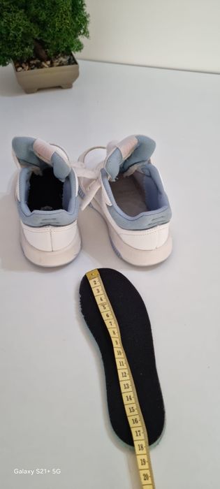 Adidași copii Adidas alb roz, cu scai, comozi, stare foarte buna marimea 27
