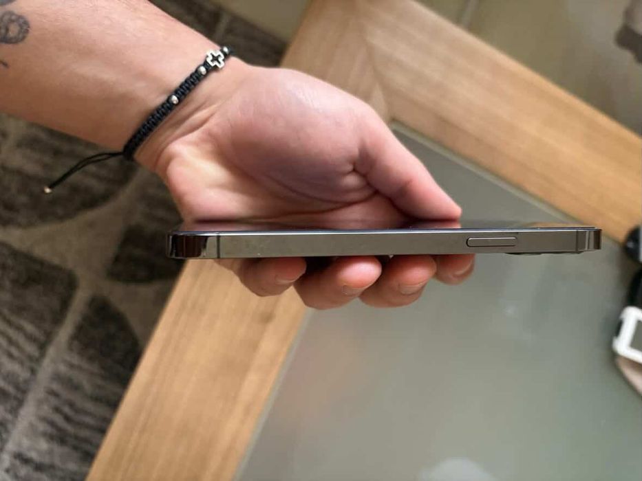 iPhone 12 Pro 256GB - запазен, носен с калъф и протектор