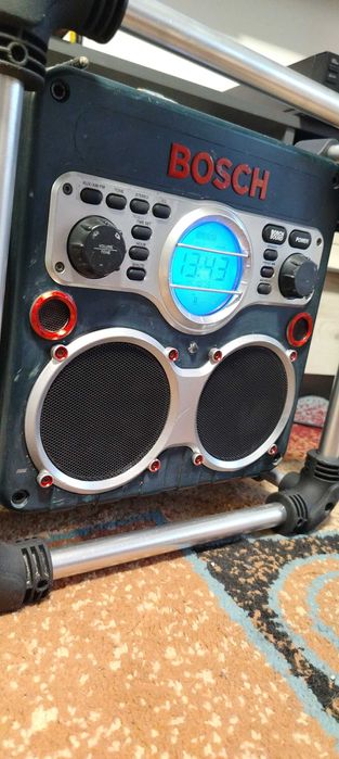 Radio șantier cu încărcare acumulatori Bosch
