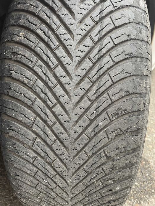 100 lei perechea - Anvelope 205/55 R16 - M+S - All Season - Vredestein