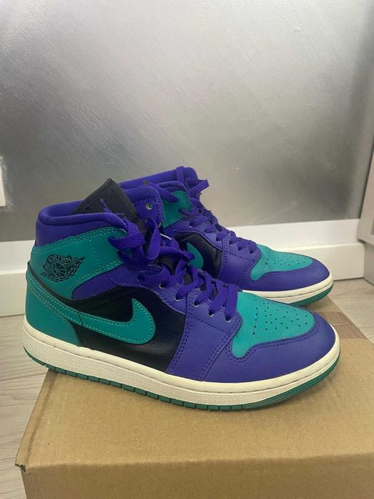 Air Jordan 1 Mid "Black Grape" Sneakers - Marime 38