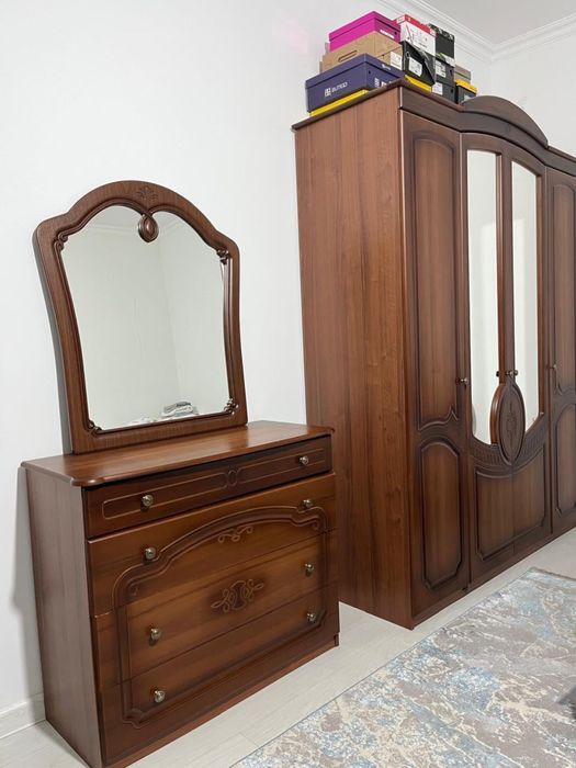 Продаю Спальную гарнитуру и кровать