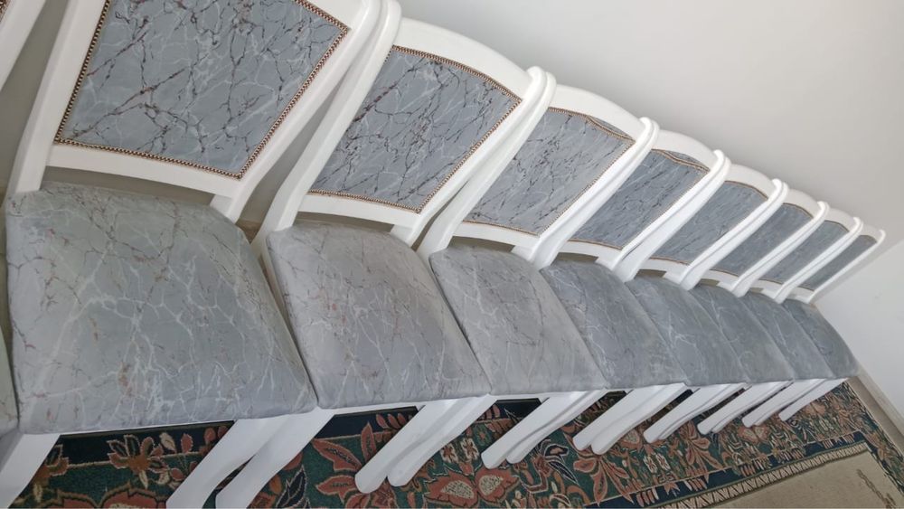 Стулья в комплекте